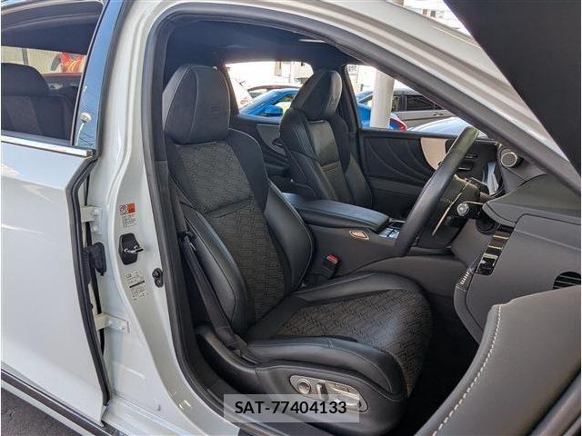 Lexus LS 2022-02 6011631-5