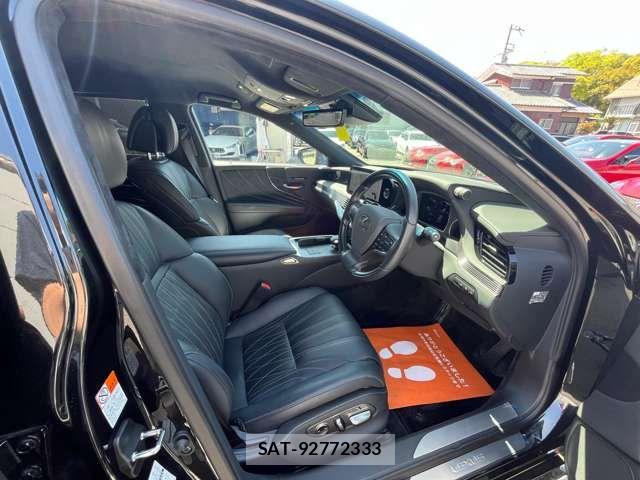 Lexus LS 2023-10 6612848-1