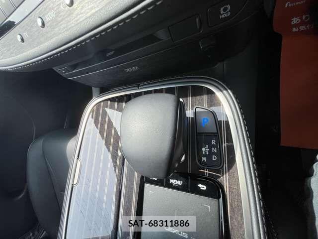Lexus LS 2019-10 6612851-8