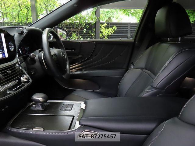 Lexus LS 2024-03 6676683-14