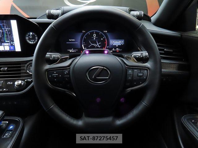 Lexus LS 2024-03 6676683-17