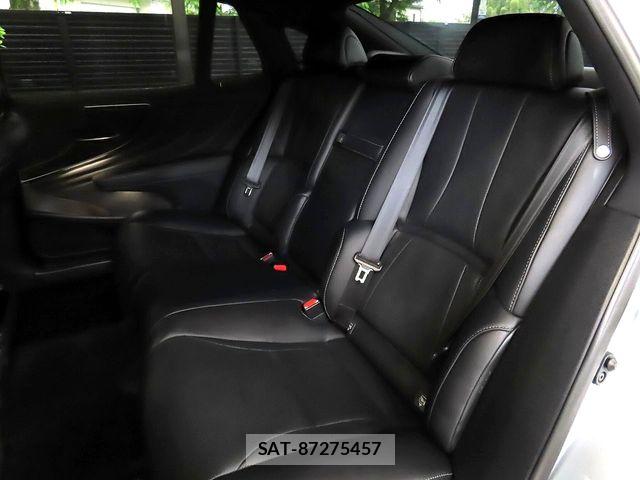 Lexus LS 2024-03 6676683-25