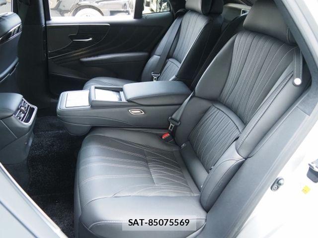 Lexus LS 2024-03 6907733-15