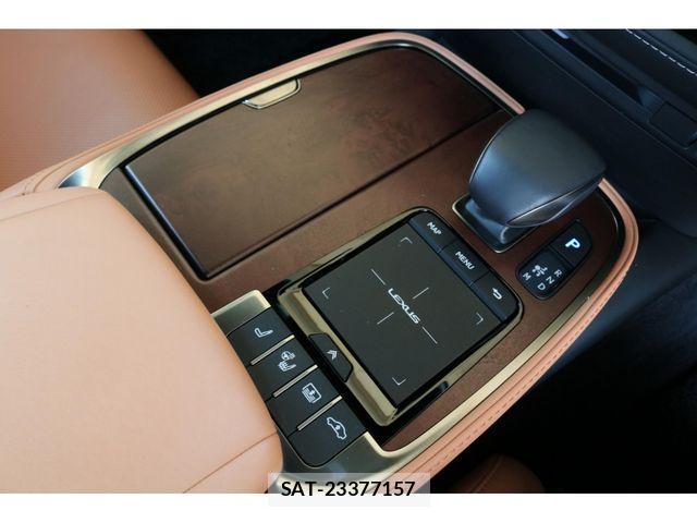 Lexus LS 2022-02 6995090-27