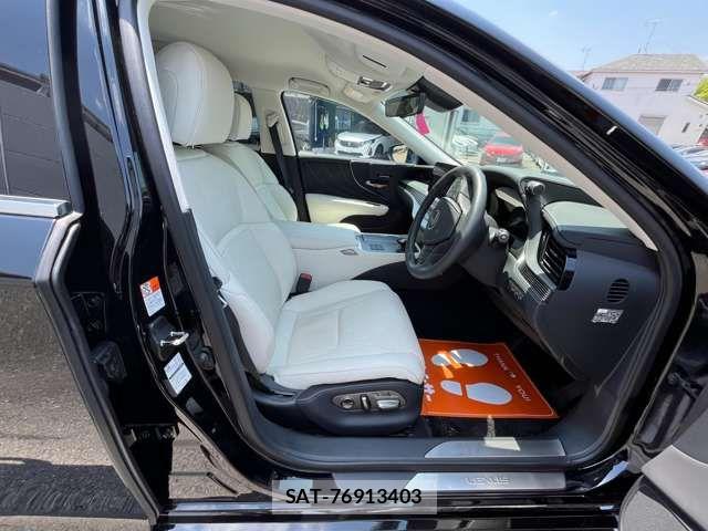 Lexus LS 2024-09 7020766-1