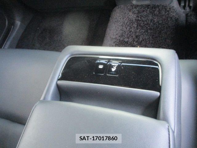 Lexus LS 2022-06 7059260-10