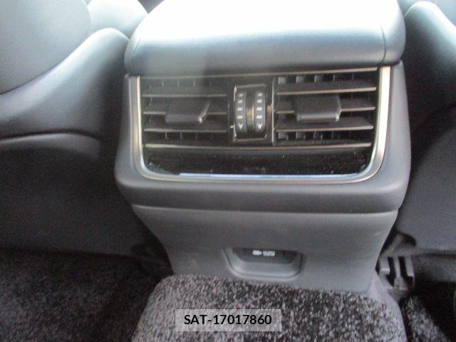 Lexus LS 2022-06 7059260-11