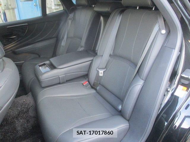 Lexus LS 2022-06 7059260-13