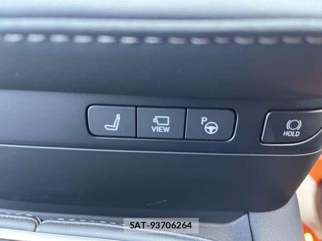 Lexus LS 2024-06 7217388-6