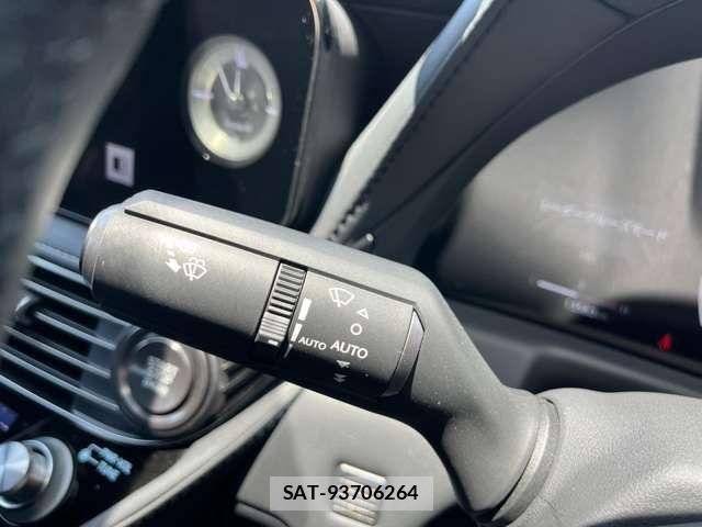 Lexus LS 2024-06 7217388-10