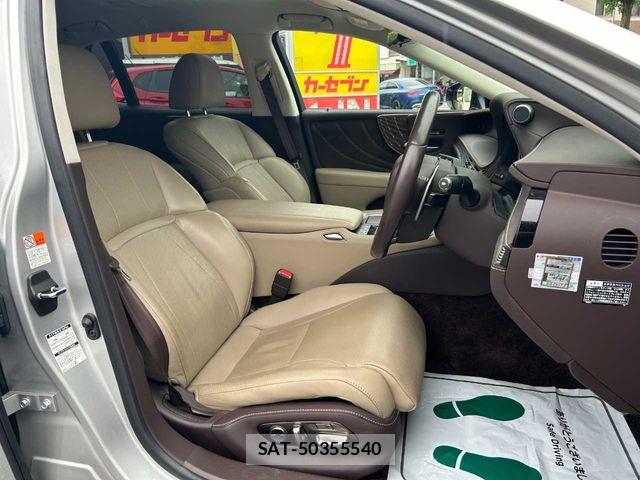Lexus LS 2019-09 7328041-18