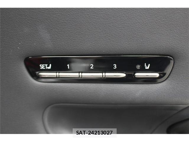 Lexus LS 2018-01 7358499-23