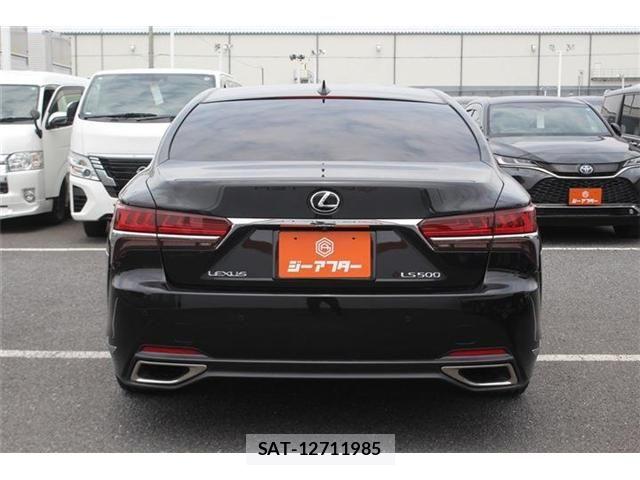 Lexus LS 2018-01 7392675-12