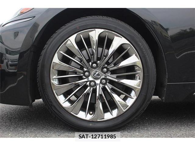 Lexus LS 2018-01 7392675-16