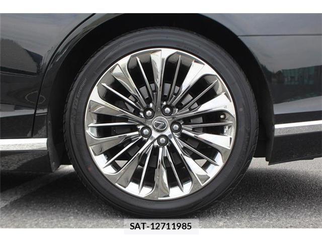 Lexus LS 2018-01 7392675-17