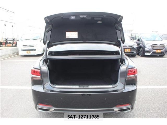 Lexus LS 2018-01 7392675-28