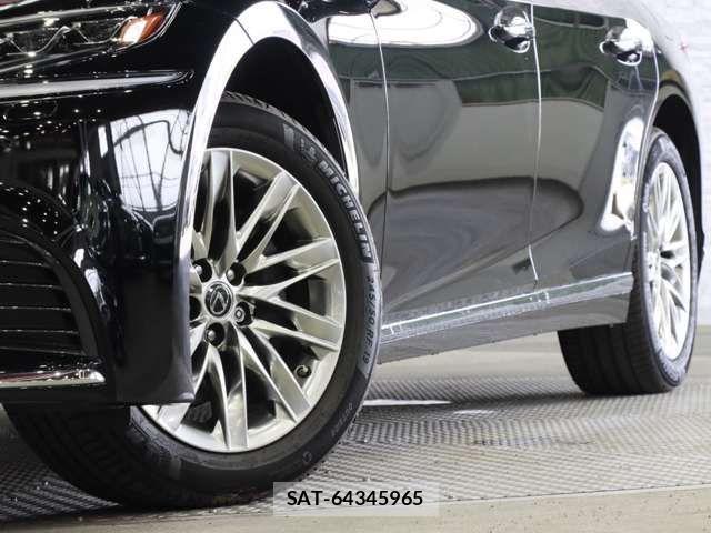 Lexus LS 2018-08 7455407-18