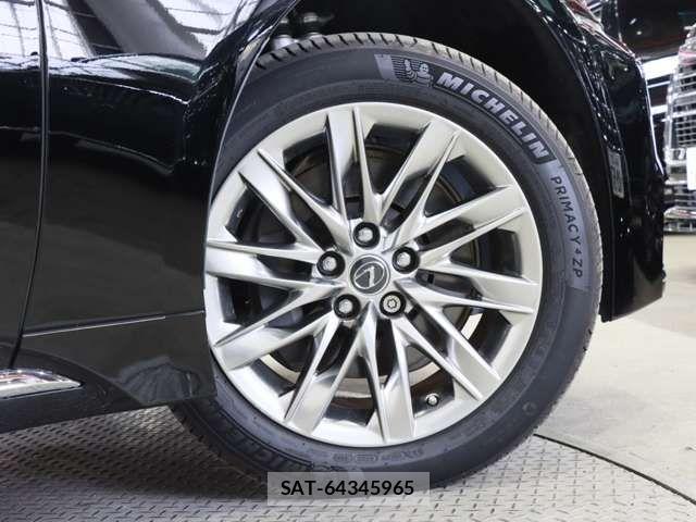 Lexus LS 2018-08 7455407-19