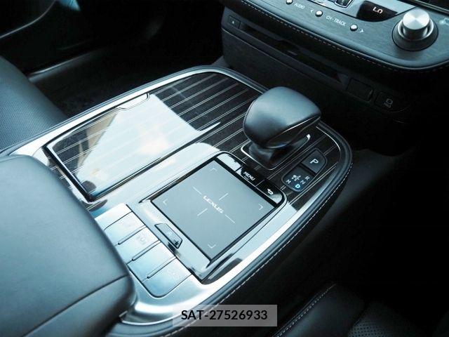 Lexus LS 2018-03 7455409-28