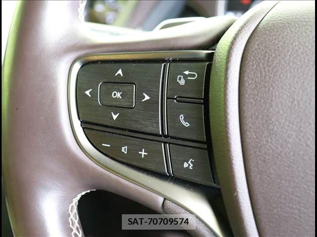 Lexus LS 2018-05 7562358-14