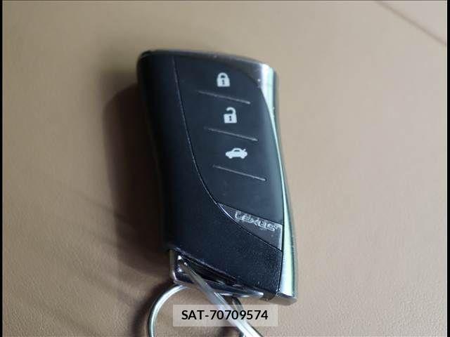 Lexus LS 2018-05 7562358-17
