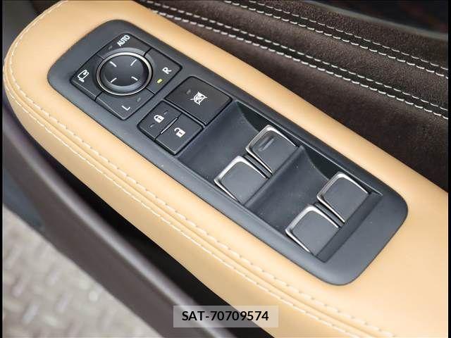 Lexus LS 2018-05 7562358-20
