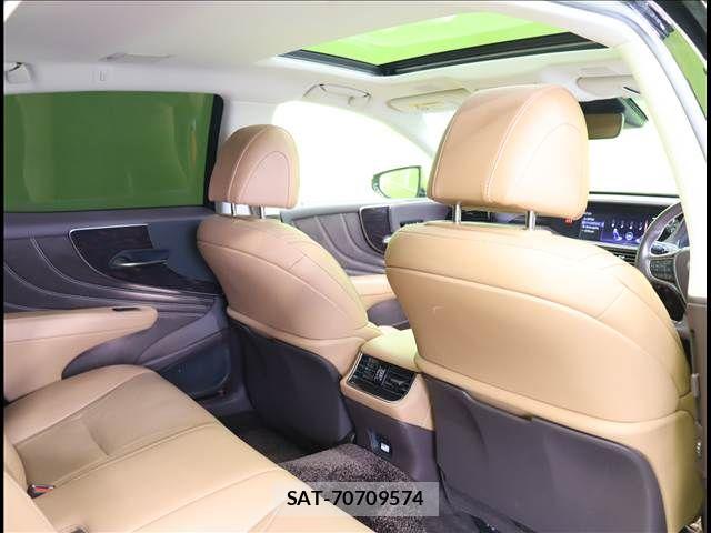 Lexus LS 2018-05 7562358-26