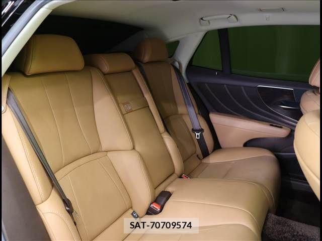 Lexus LS 2018-05 7562358-28