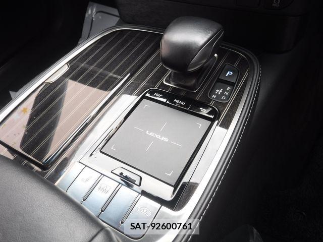 Lexus LS 2018-07 7617664-16