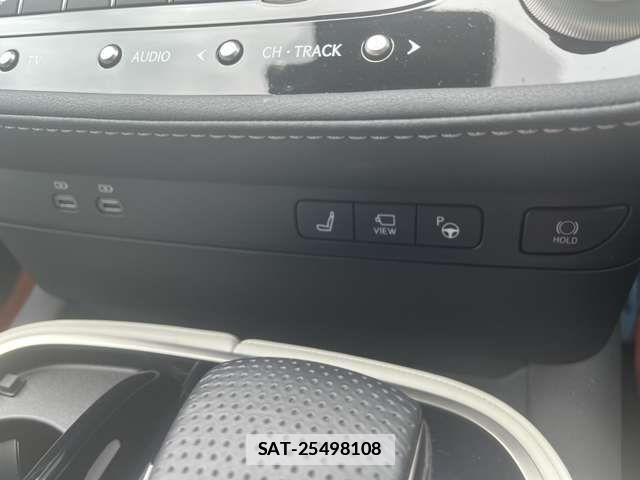 Lexus LS 2023-12 7786509-10