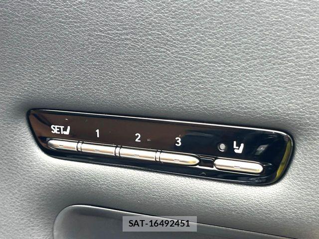Lexus LS 2021-03 8074343-9