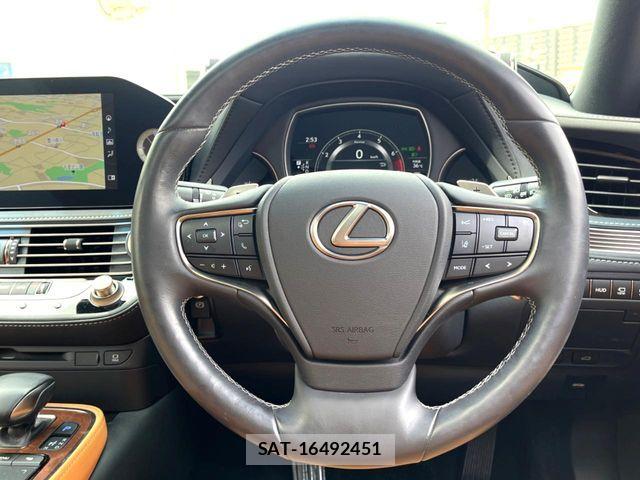 Lexus LS 2021-03 8074343-10