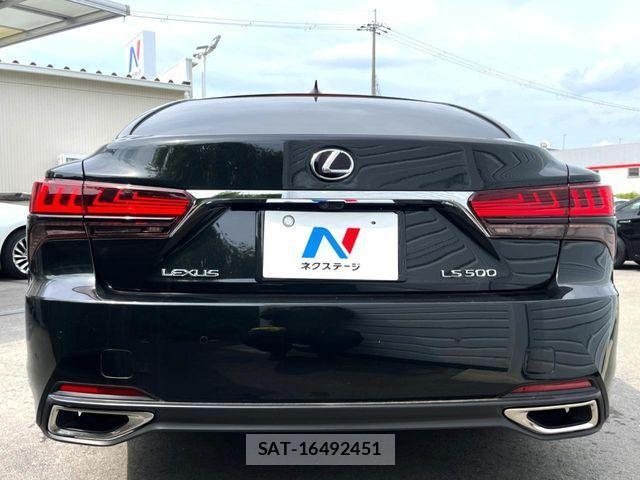 Lexus LS 2021-03 8074343-15