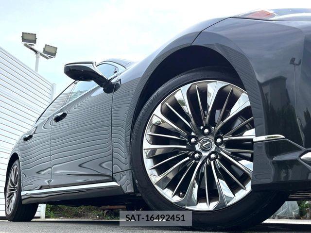 Lexus LS 2021-03 8074343-17