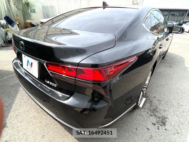 Lexus LS 2021-03 8074343-19