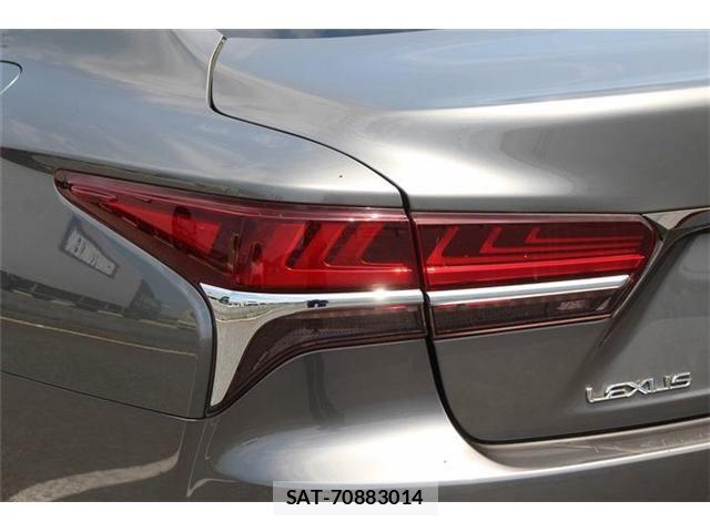 Lexus LS 2018-02 8074348-13