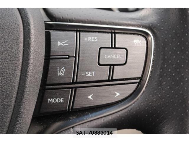 Lexus LS 2018-02 8074348-3