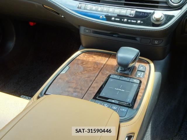 Lexus LS 2021-06 8074344-17