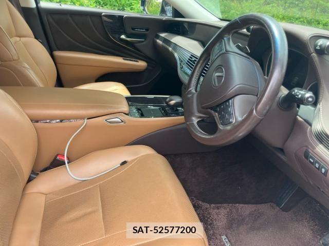Lexus LS 2018-03 8100141-12