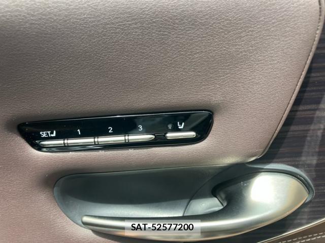Lexus LS 2018-03 8100141-13