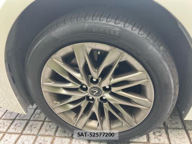 Lexus LS 2018-03 8100141-7
