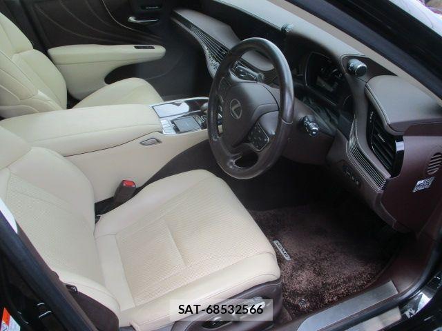 Lexus LS 2019-05 8100140-1
