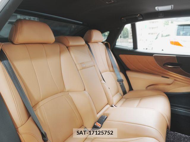Lexus LS 2023-09 8100138-26
