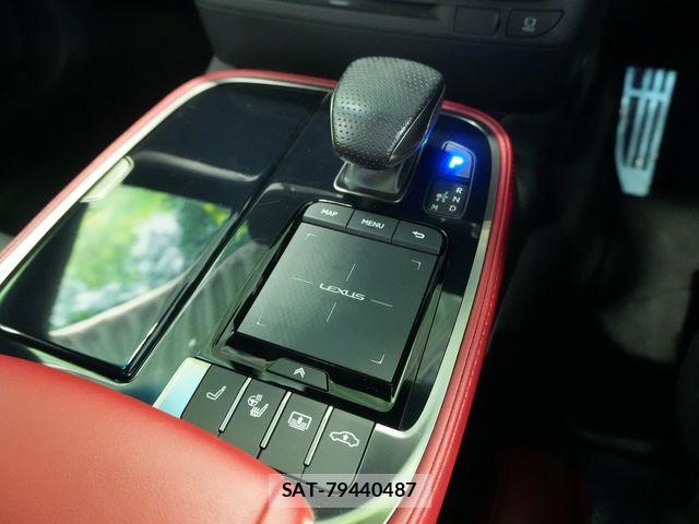 Lexus LS 2021-06 8100139-16
