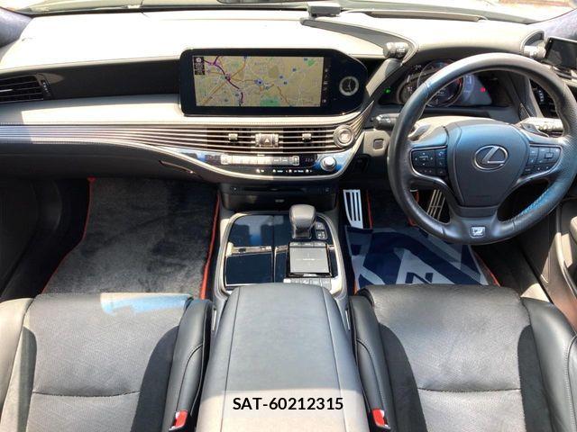 Lexus LS 2021-01 8131009-1