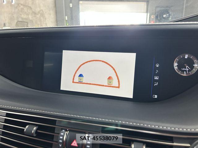 Lexus LS 2018-01 8208385-12