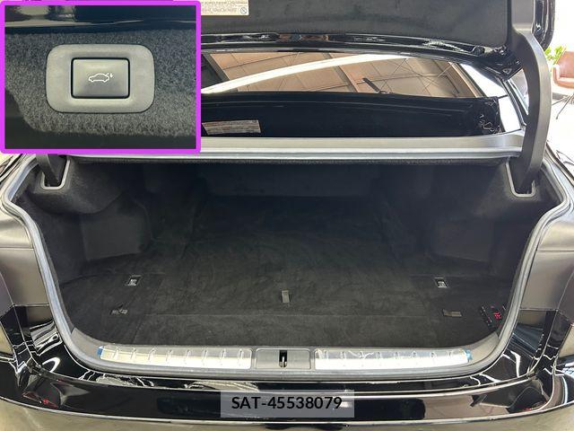 Lexus LS 2018-01 8208385-13