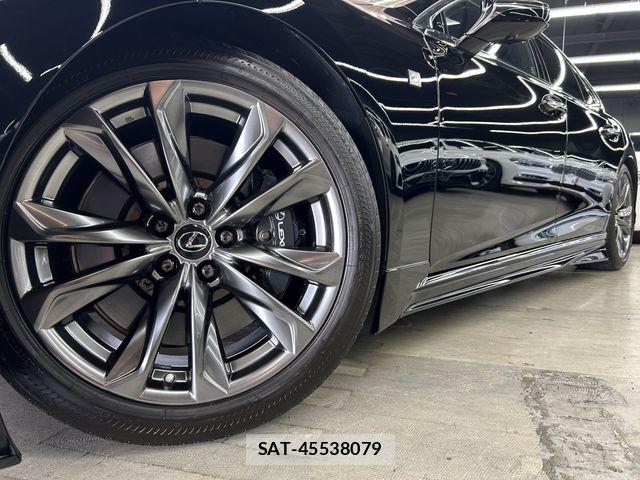 Lexus LS 2018-01 8208385-5