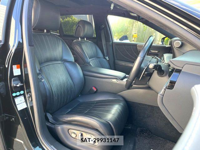 Lexus LS 2018-05 8230625-11