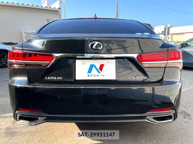 Lexus LS 2018-05 8230625-15